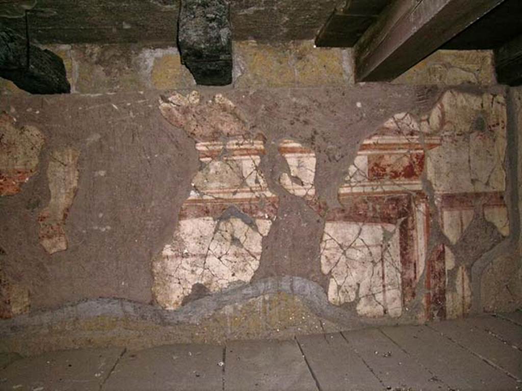 V.6, Herculaneum. June 2006. Detail of painted decoration on east wall of mezzanine level. 
Photo courtesy of Nicolas Monteix.